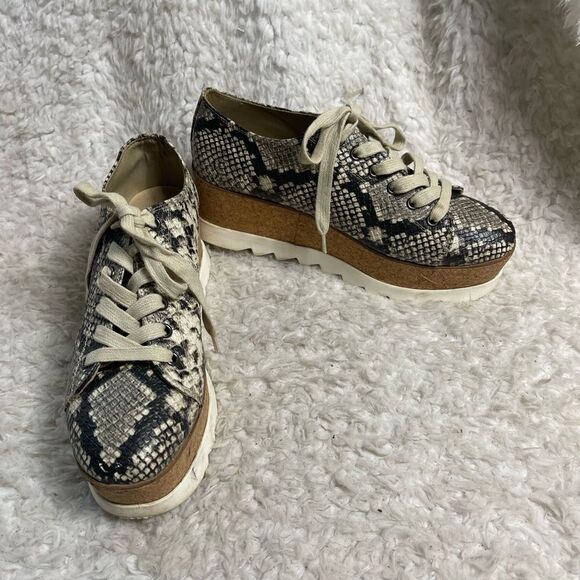 Steve Madden Korrie Lace-Up snake skin print Beige & gray Platform Sneakers SZ10 - Picture 3 of 14